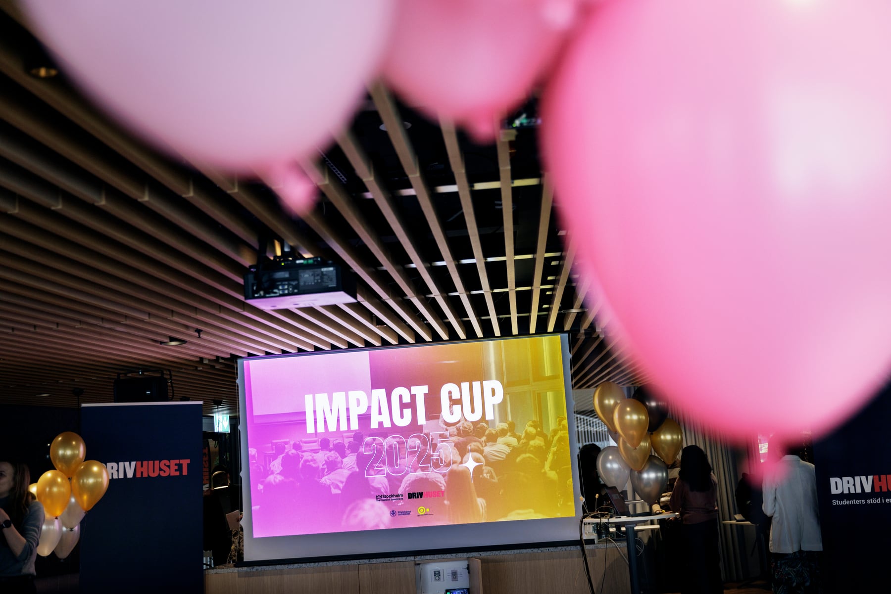 Impact Cup 2025 visas på scenen under finalen.